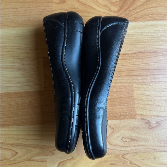 Clarks Black Leather Flats Size 7 Comfort Slip-On Work Shoes - Picture 5 of 8